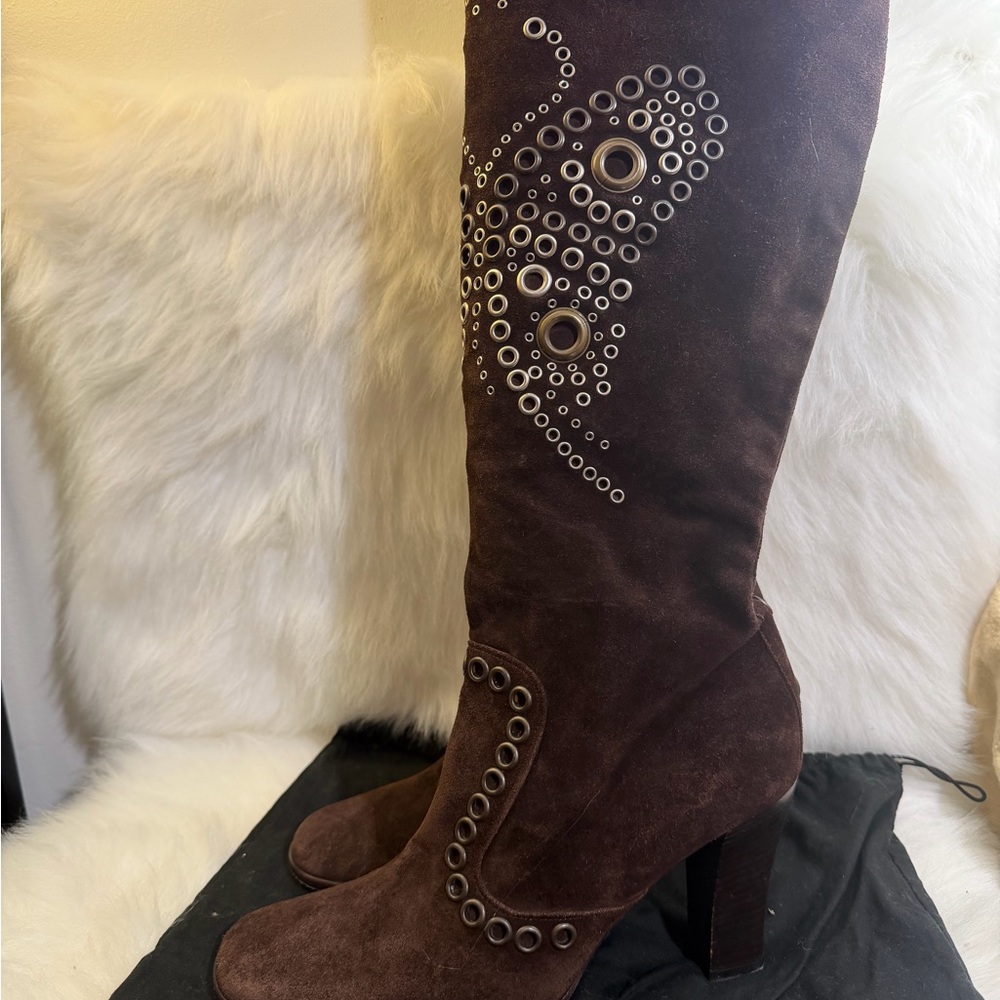Vintages Dolce & Gabbana Brown Suede
Butterfly Rivet Heeled Boots 👢 🤎 - Picture 4 of 17